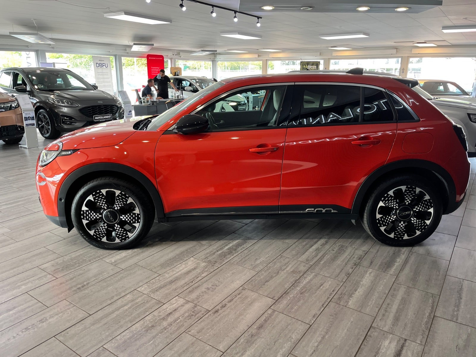 Rød Fiat 600e fra 2025