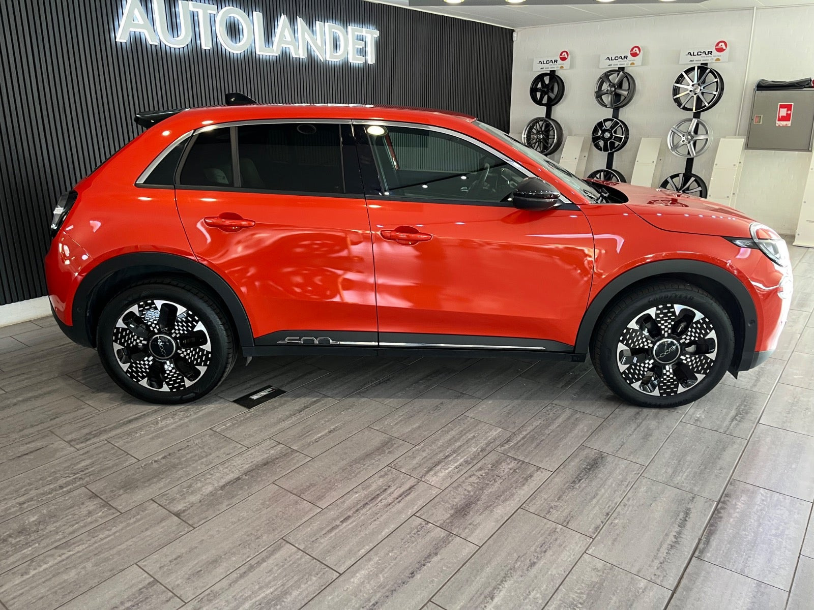 Rød Fiat 600e fra 2025
