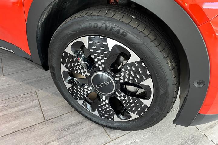 Rød Fiat 600e fra 2025