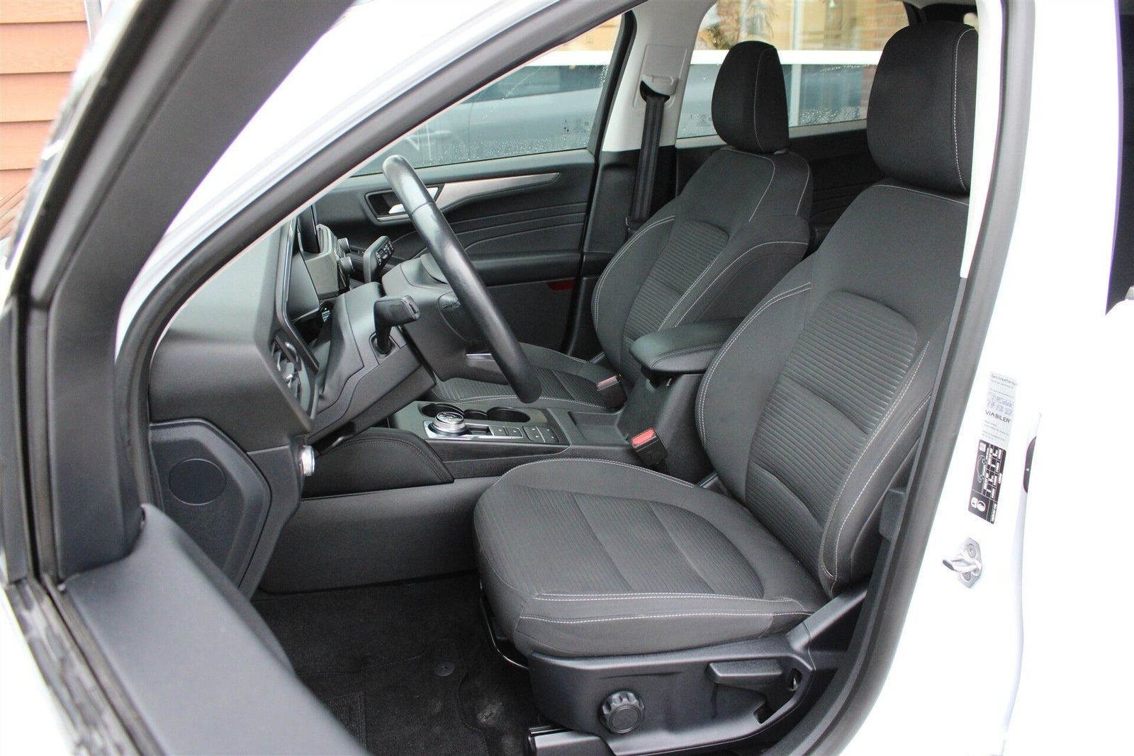 Hvid Ford Kuga fra 2021