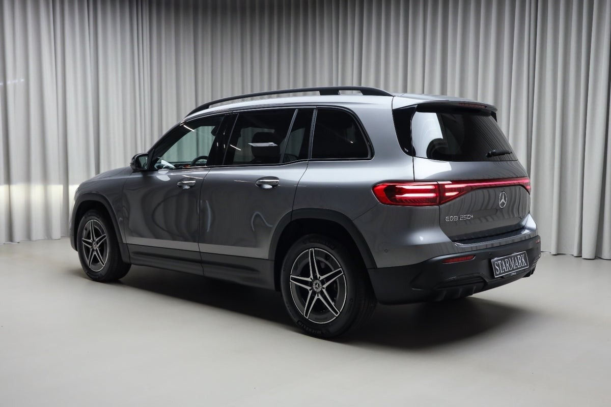 Grå Mercedes EQB250+ fra 2026