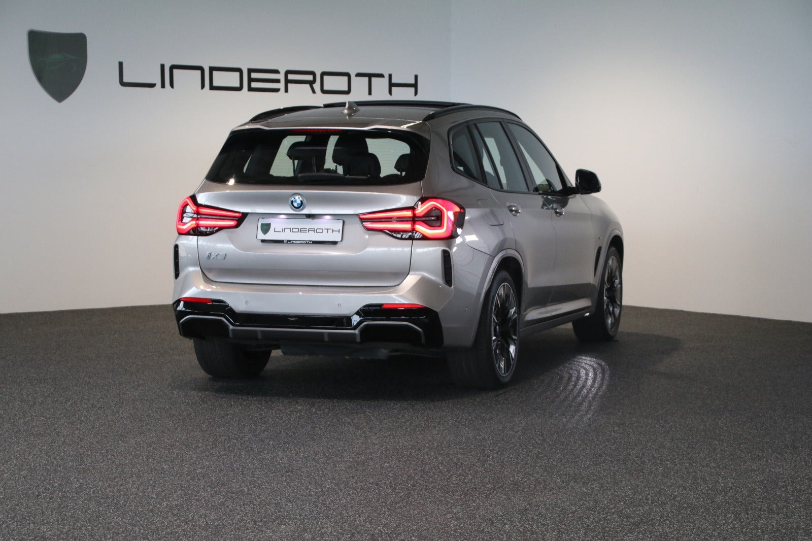 Orange BMW iX3 fra 2023