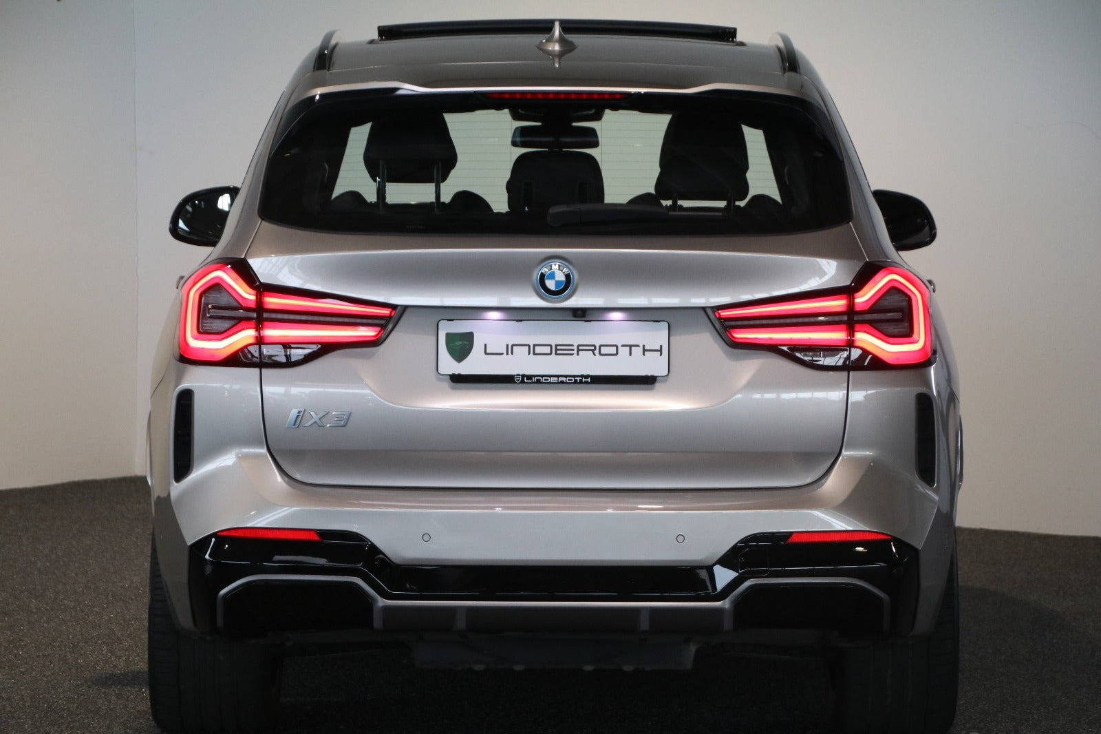 Orange BMW iX3 fra 2023