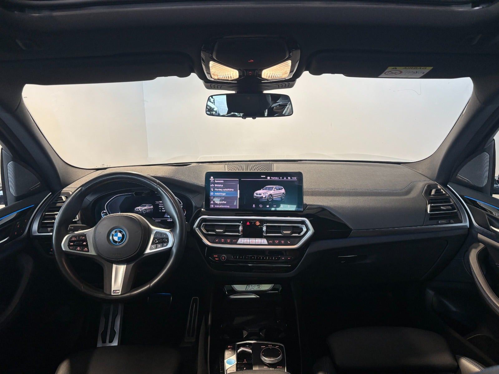 Orange BMW iX3 fra 2023