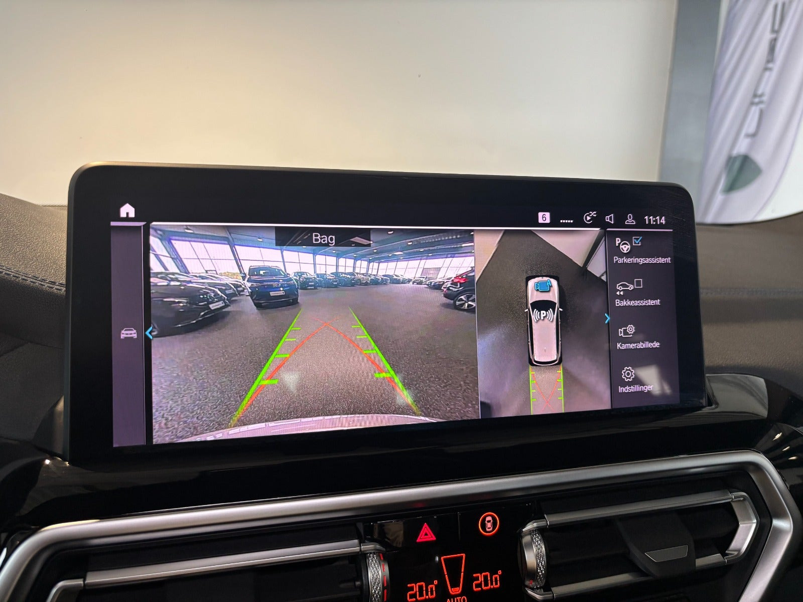 Orange BMW iX3 fra 2023