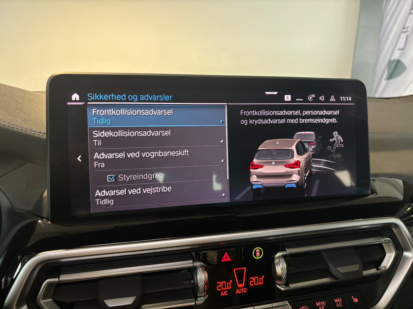 Orange BMW iX3 fra 2023