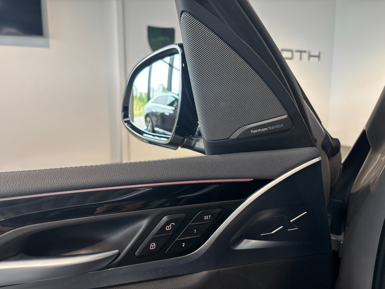 Orange BMW iX3 fra 2023