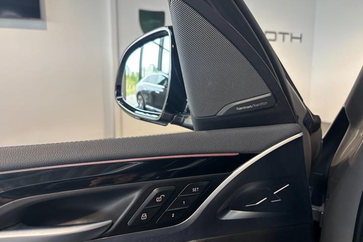 Orange BMW iX3 fra 2023