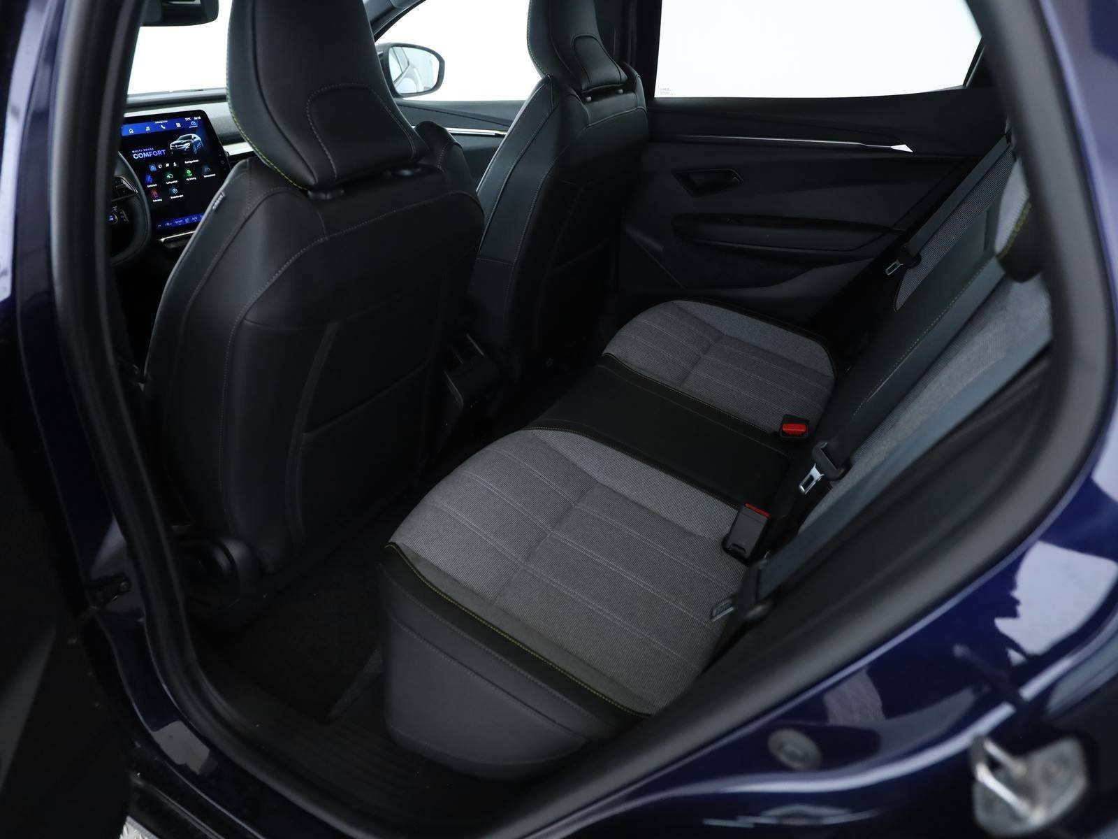 Blå Renault Megane E-Tech fra 2025
