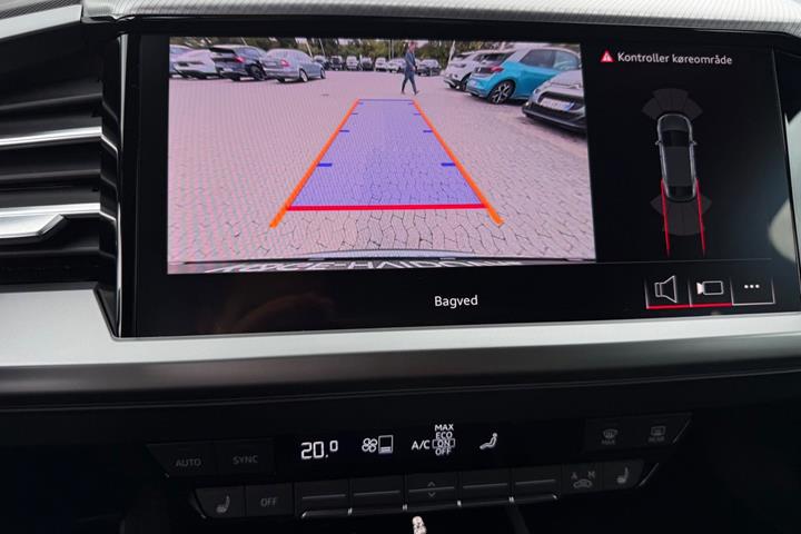 Grå Audi Q4 e-tron fra 2024