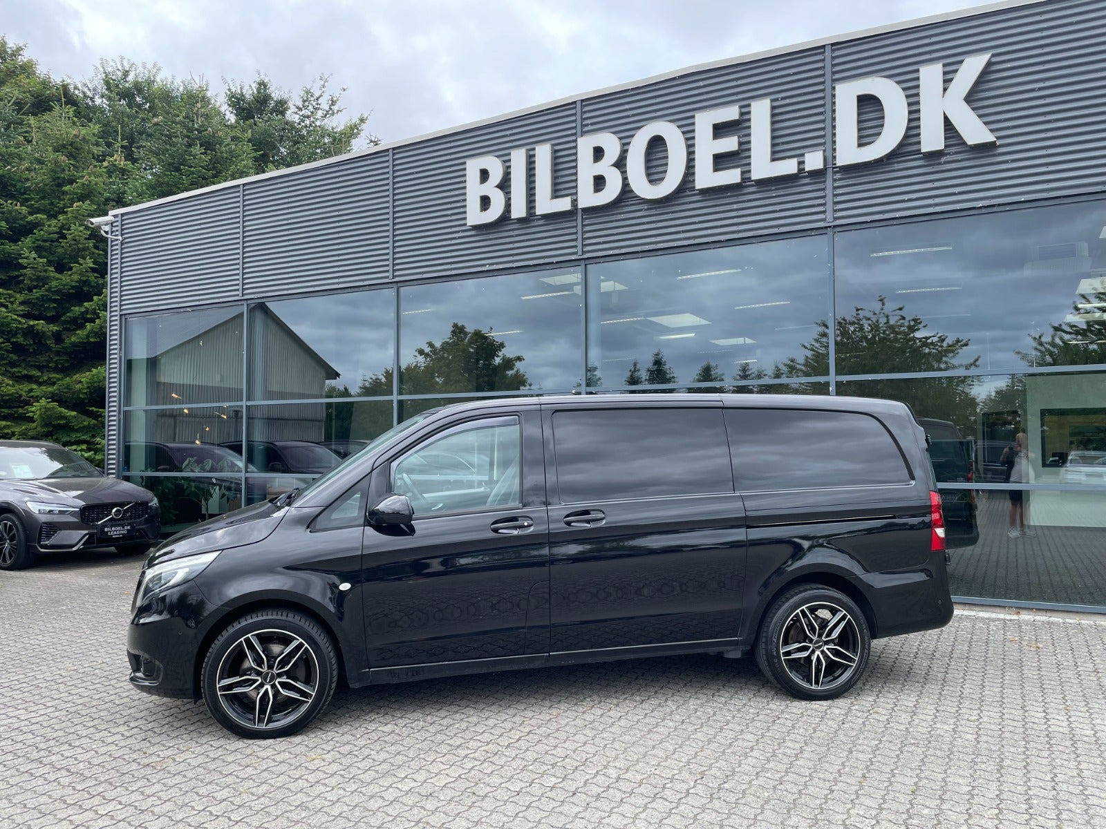 Sort Mercedes Vito 119 fra 2020