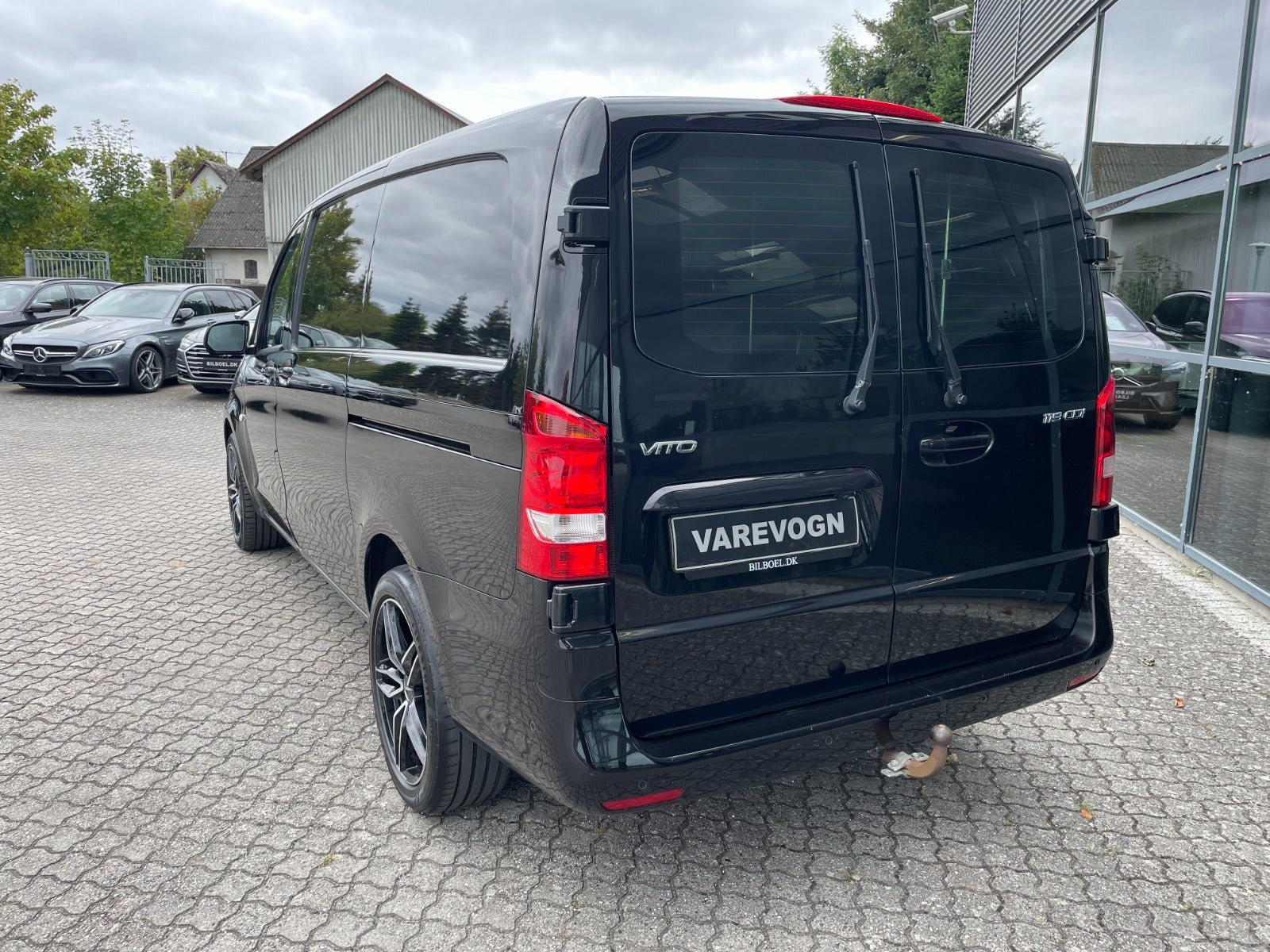 Sort Mercedes Vito 119 fra 2020