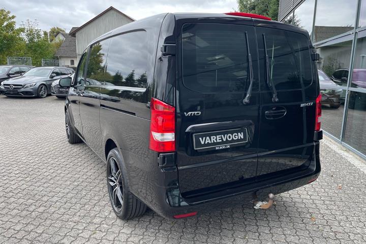 Sort Mercedes Vito 119 fra 2020