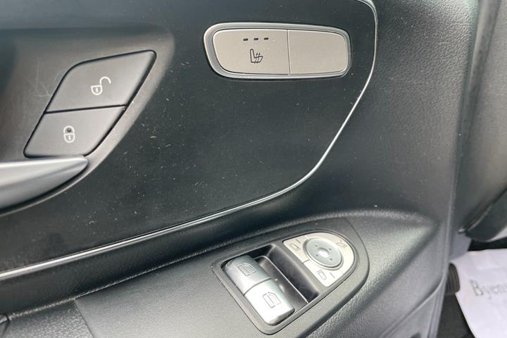 Sort Mercedes Vito 119 fra 2020