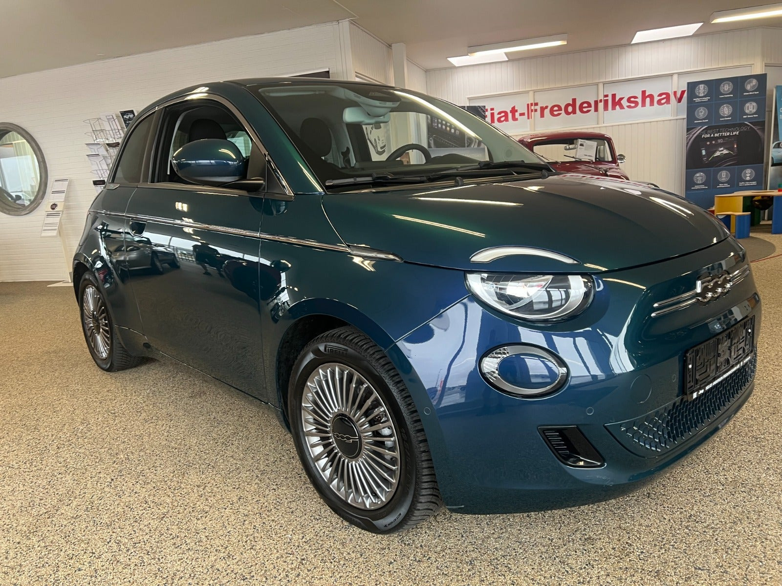 Grøn Fiat 500e fra 2024