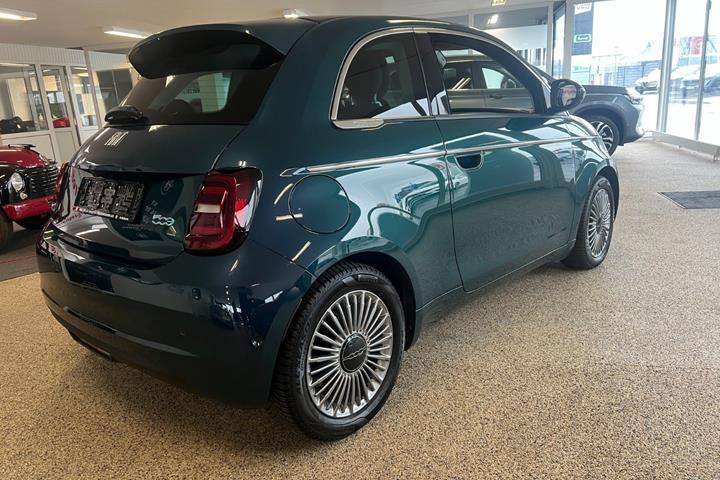 Grøn Fiat 500e fra 2024