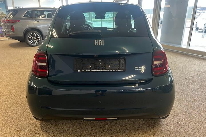 Grøn Fiat 500e fra 2024