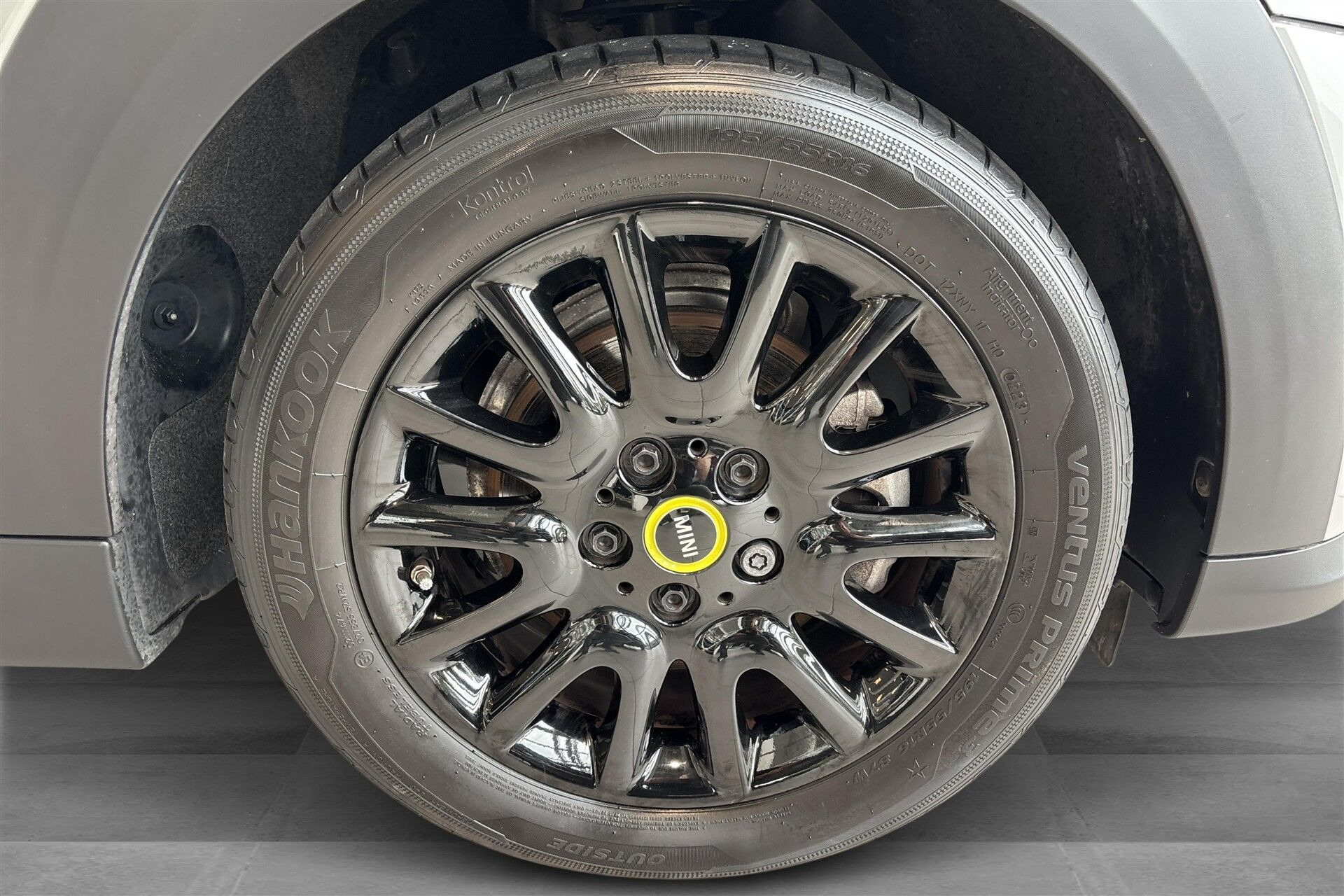 Sølv Mini Cooper fra 2023