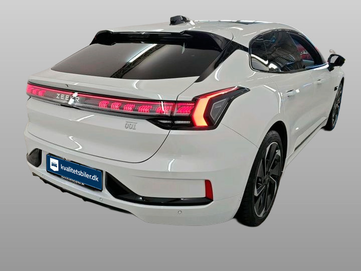 Hvid Zeekr 001 fra 2024