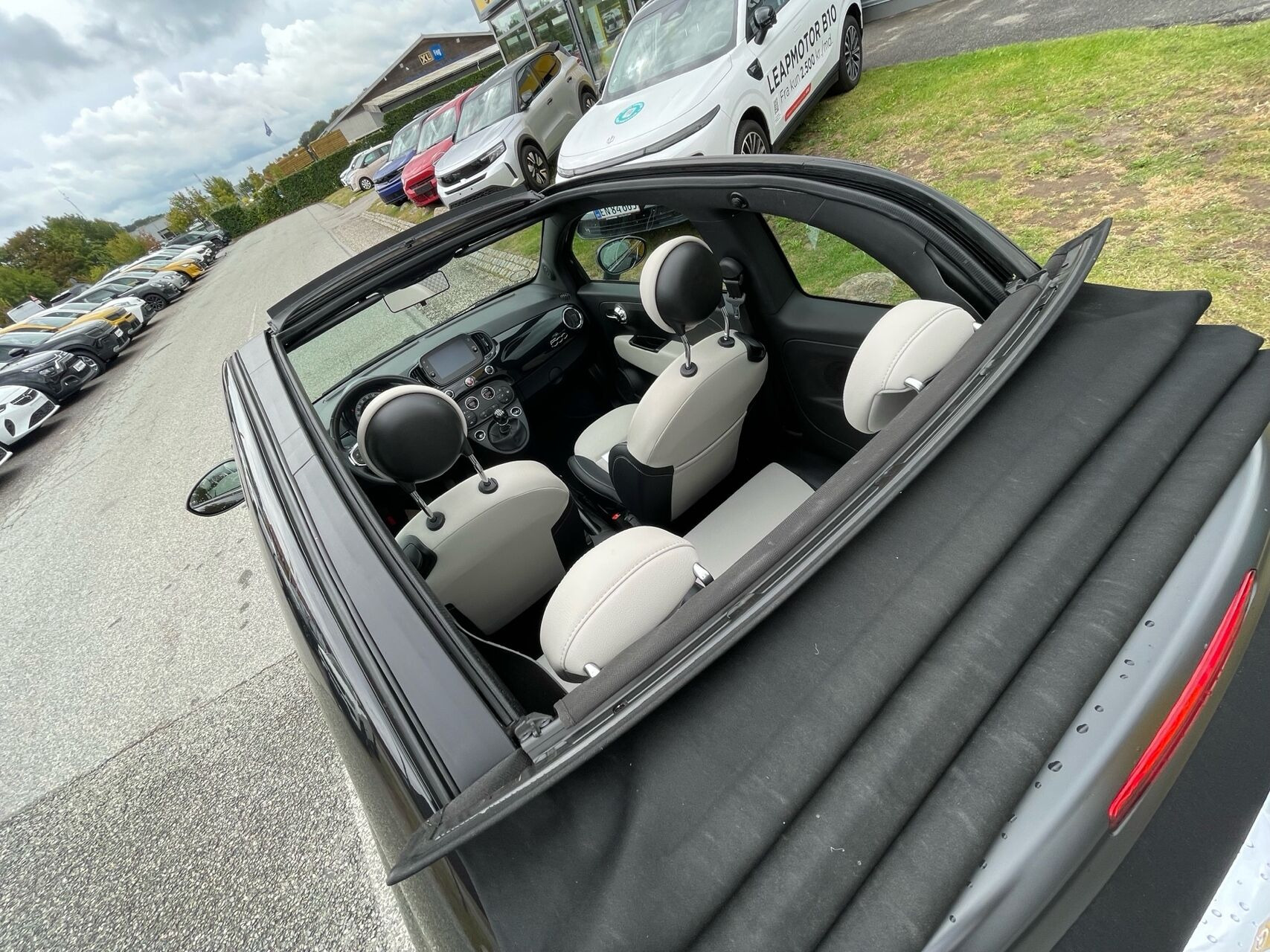 Sort Fiat 500C fra 2023