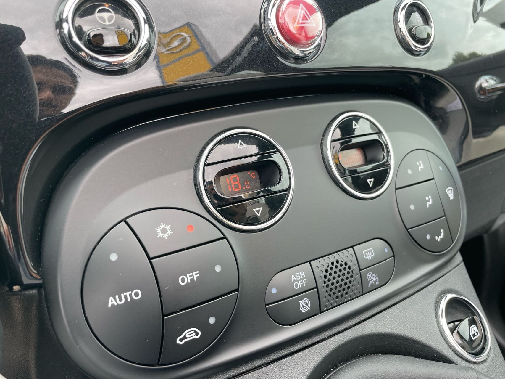 Sort Fiat 500C fra 2023