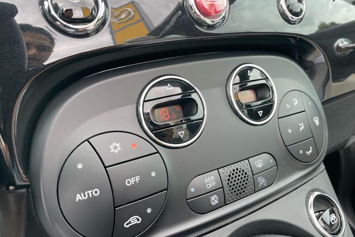 Sort Fiat 500C fra 2023
