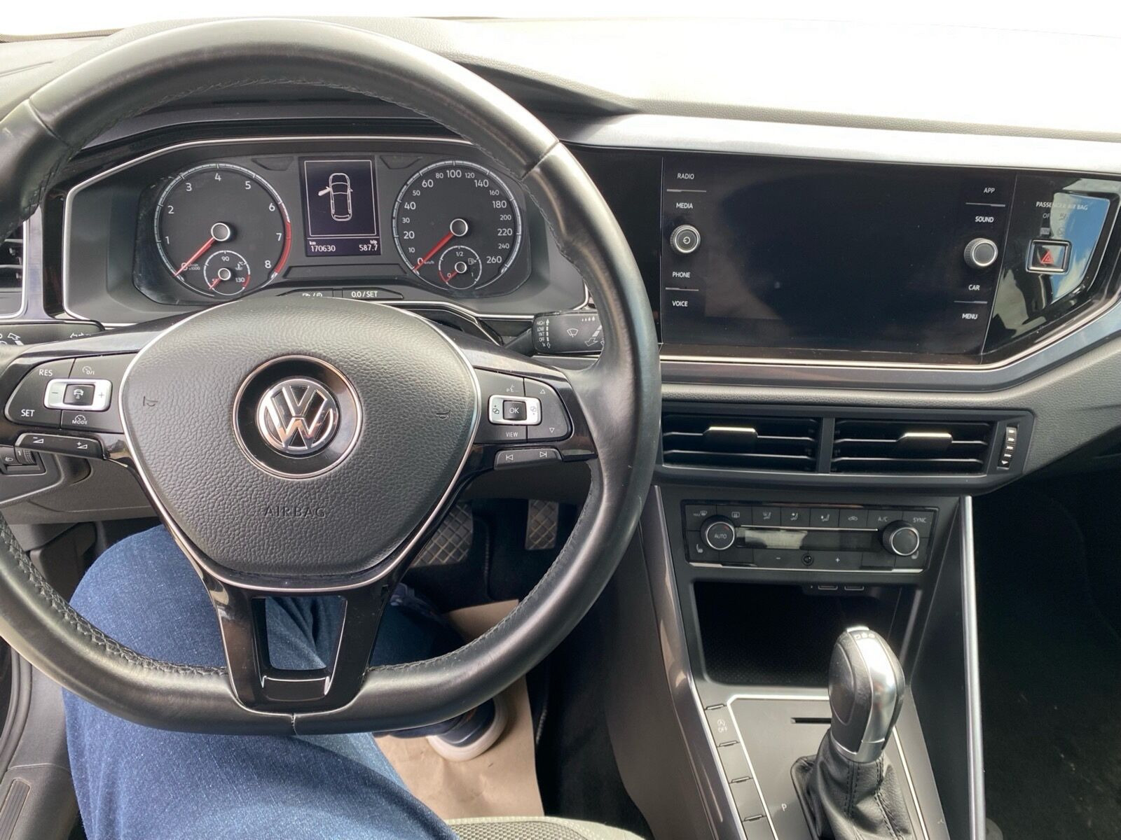 Sort VW Polo fra 2019