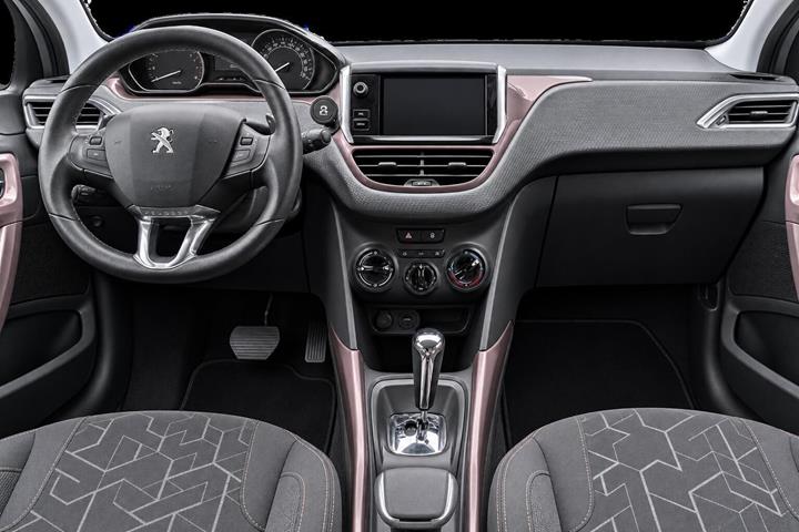Grå Peugeot 2008 fra 2015