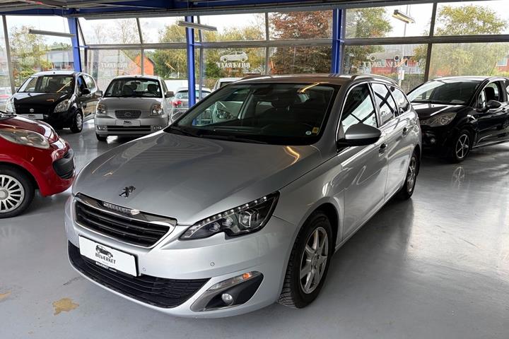 undefined Peugeot 308 fra 2015 set udefra