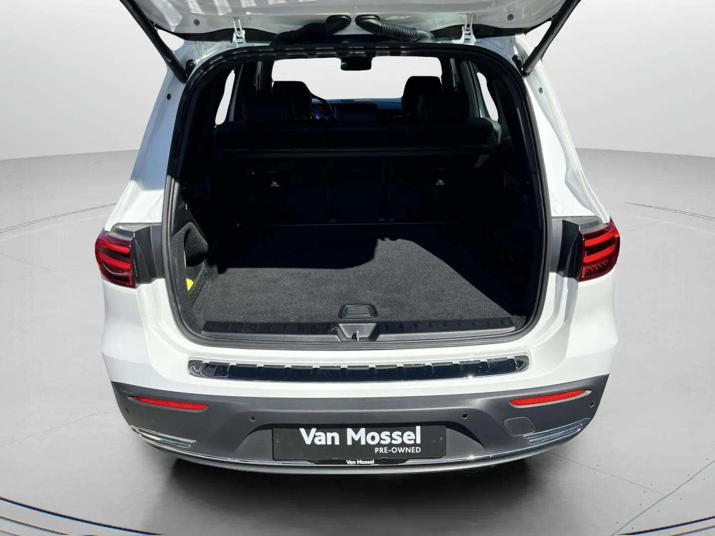 Hvid Mercedes EQB 250+ fra 2025