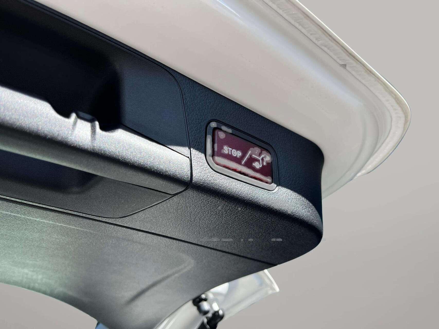 Hvid Mercedes EQB 250+ fra 2025