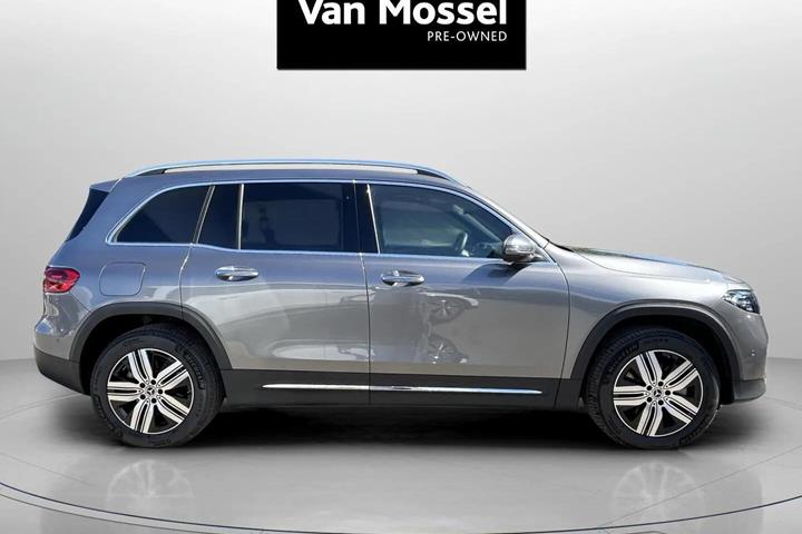 Grå Mercedes EQB 250+ fra 2025