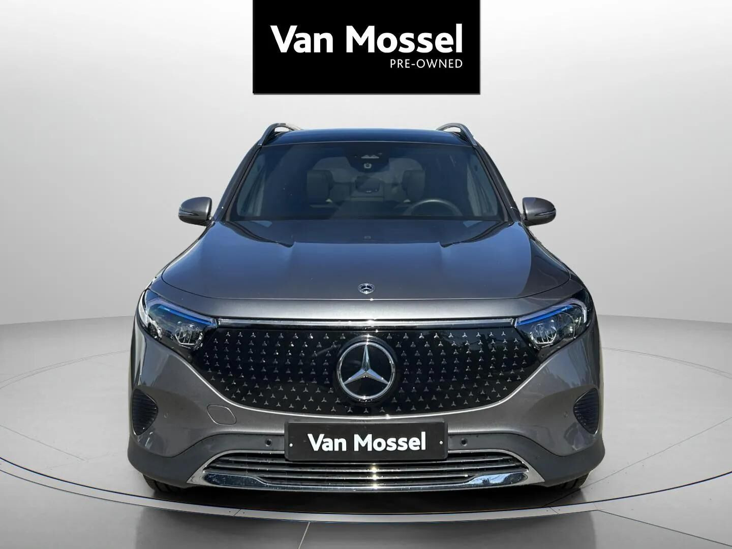 Grå Mercedes EQB 250+ fra 2025