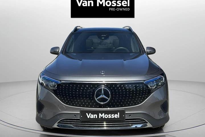 Grå Mercedes EQB 250+ fra 2025