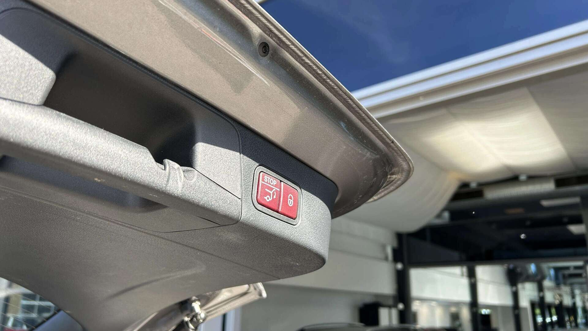 Grå Mercedes EQB 250+ fra 2025