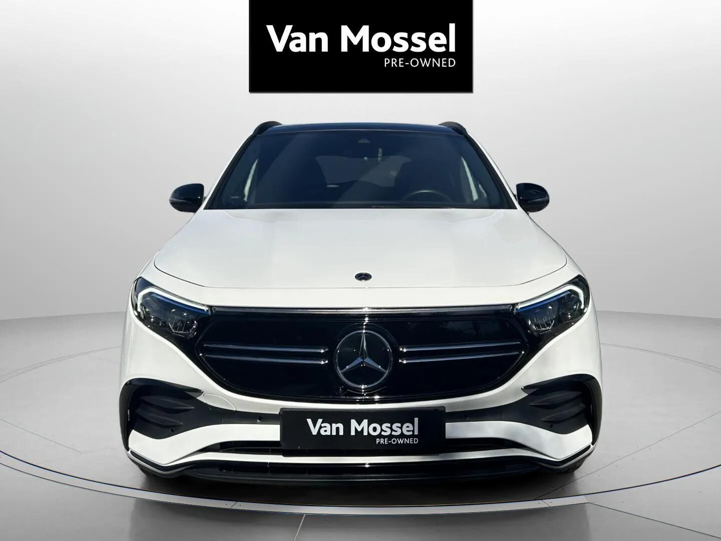 Hvid Mercedes EQA 250 fra 2021