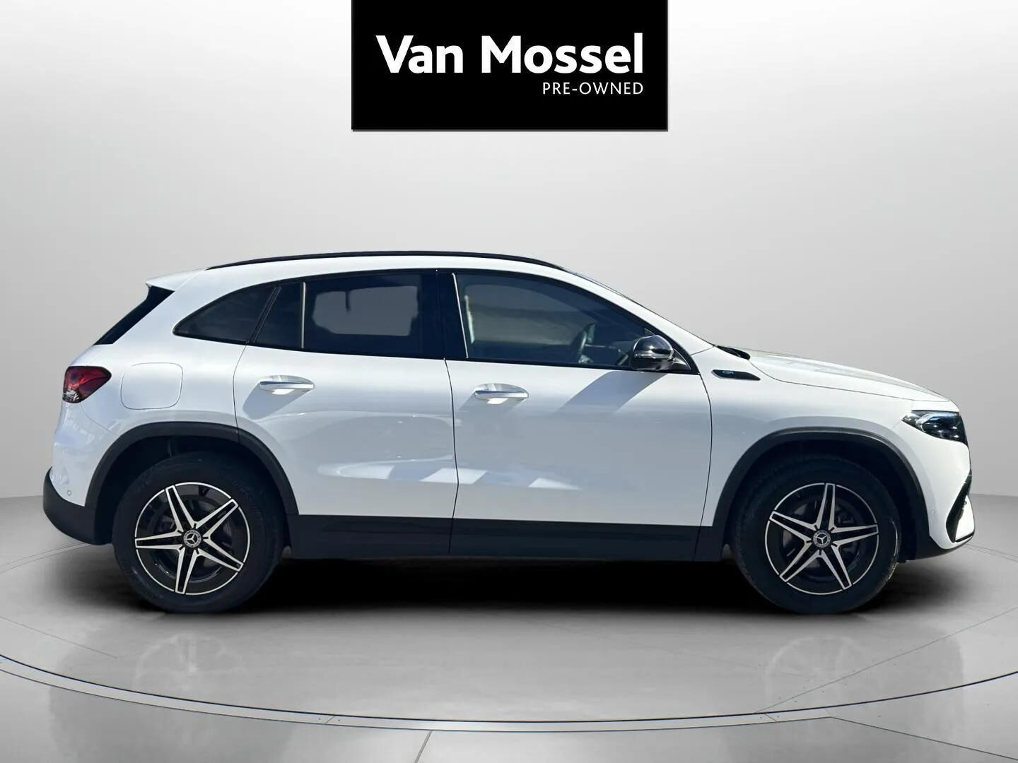 Hvid Mercedes EQA 250 fra 2021