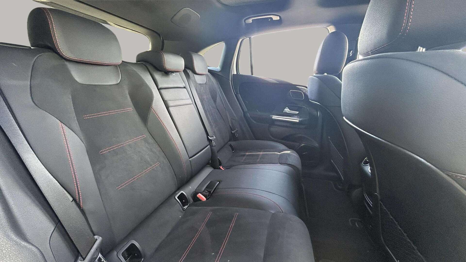 Hvid Mercedes EQA 250 fra 2021
