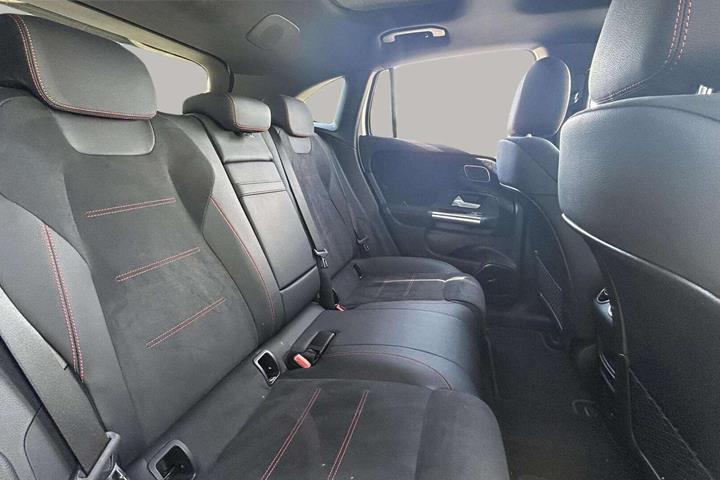 Hvid Mercedes EQA 250 fra 2021