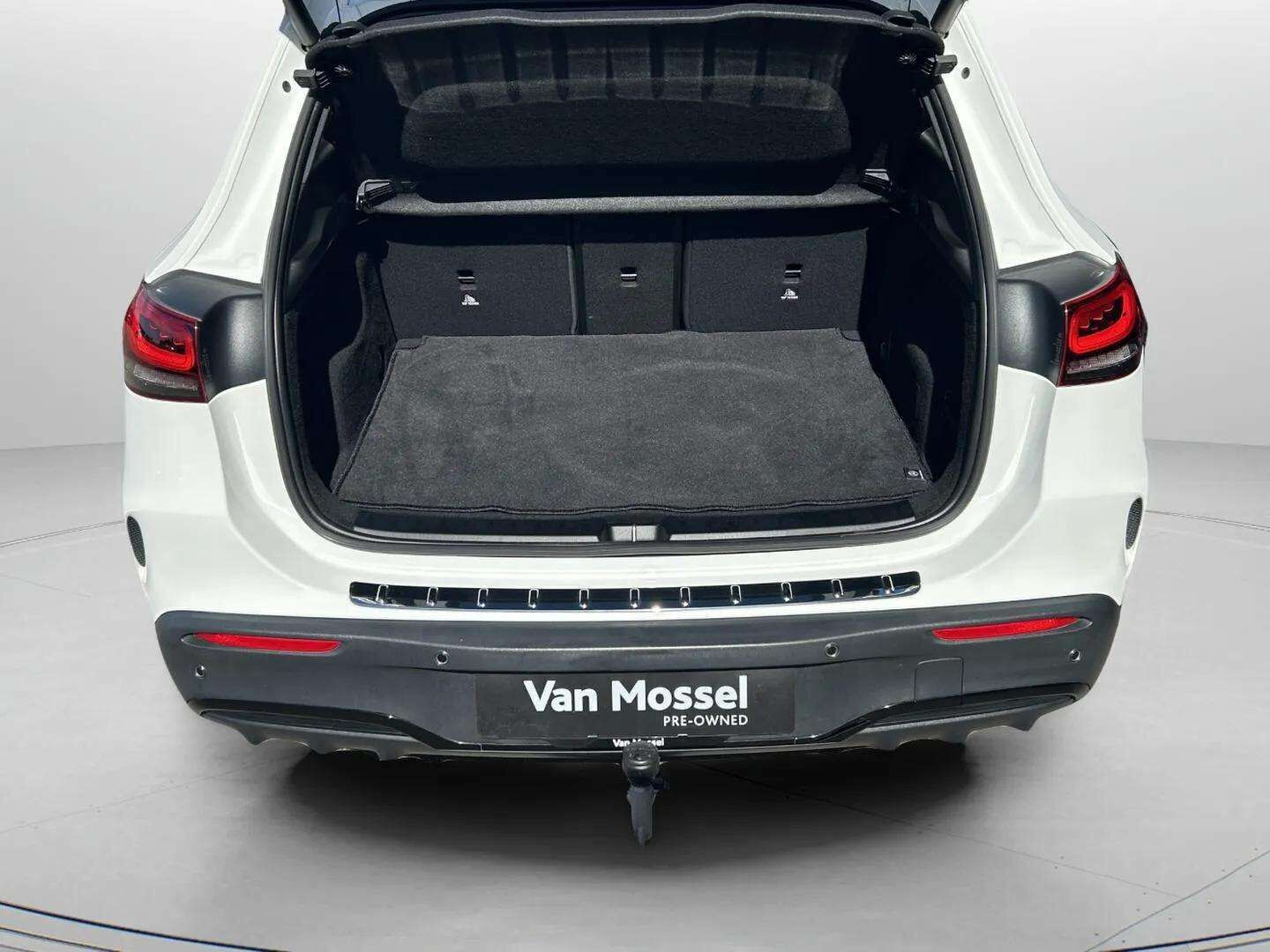 Hvid Mercedes EQA 250 fra 2021