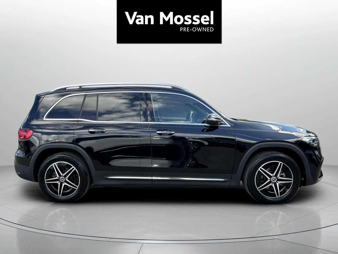 Sort Mercedes EQB 250+ fra 2025