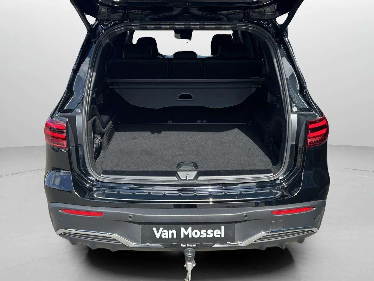 Sort Mercedes EQB 250+ fra 2025