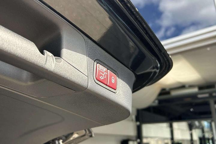 Sort Mercedes EQB 250+ fra 2025