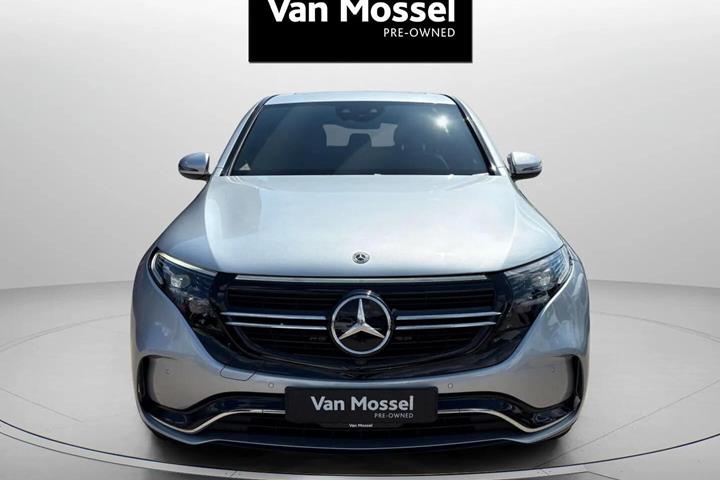 Sølv Mercedes EQC 400 fra 2020