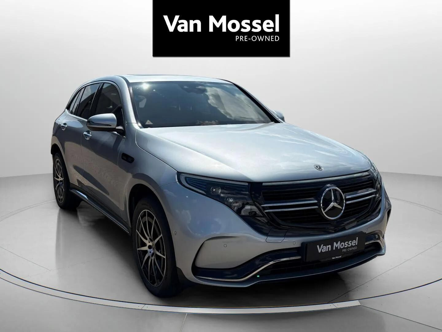 Sølv Mercedes EQC 400 fra 2020