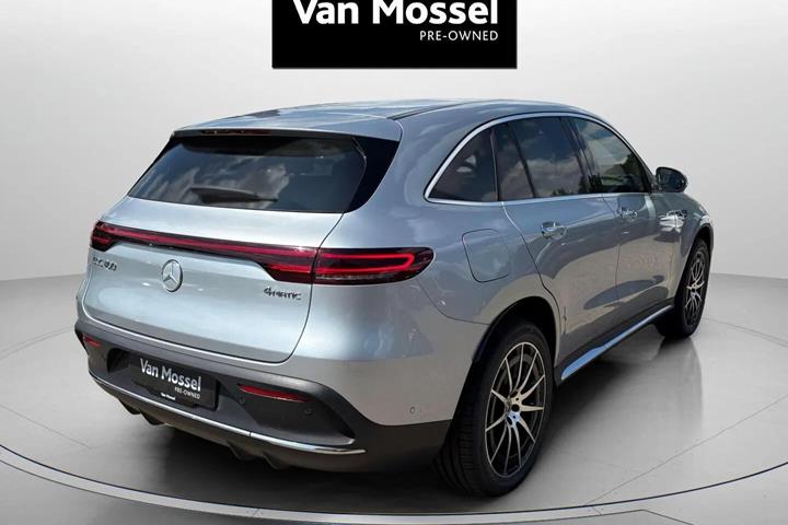 Sølv Mercedes EQC 400 fra 2020