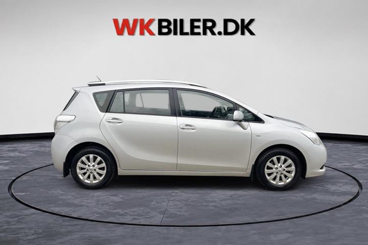 Sølv Toyota Verso fra 2010