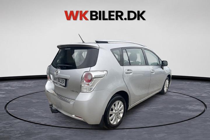 Sølv Toyota Verso fra 2010