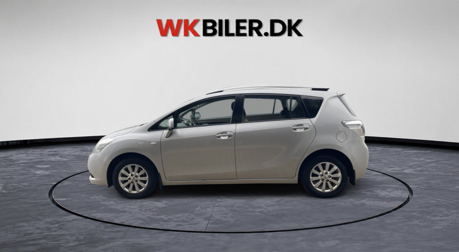 Sølv Toyota Verso fra 2010