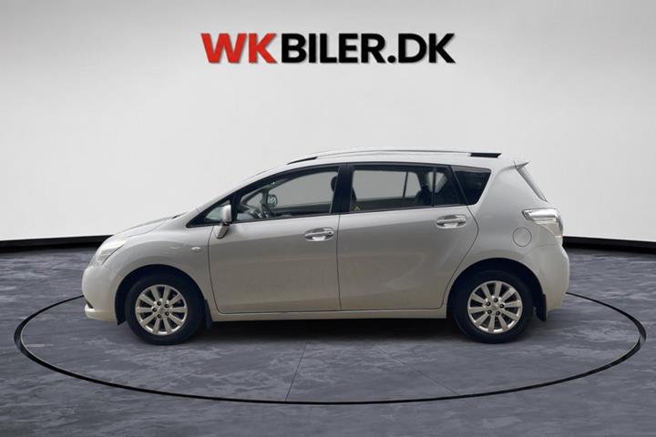 Sølv Toyota Verso fra 2010